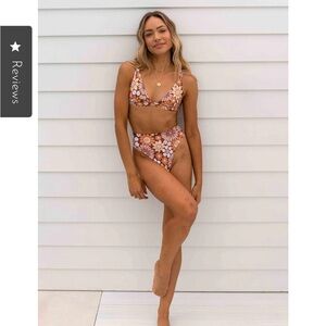 KAVALA KALANI TOP NWT SIZE L FLOWER POWER